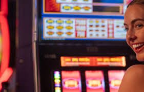 Studio live dealer Baccarat itupoker dengan kamera multi-sudut